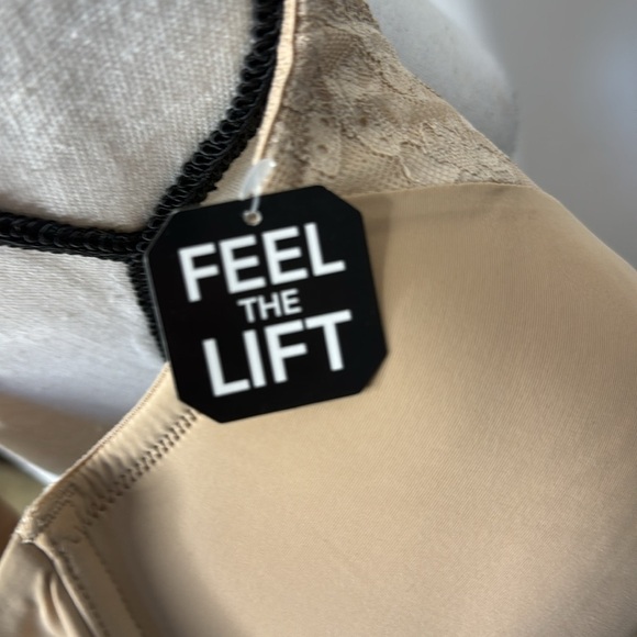 Olga NWT Tan Lace Bra Size 44C - Picture 7 of 10